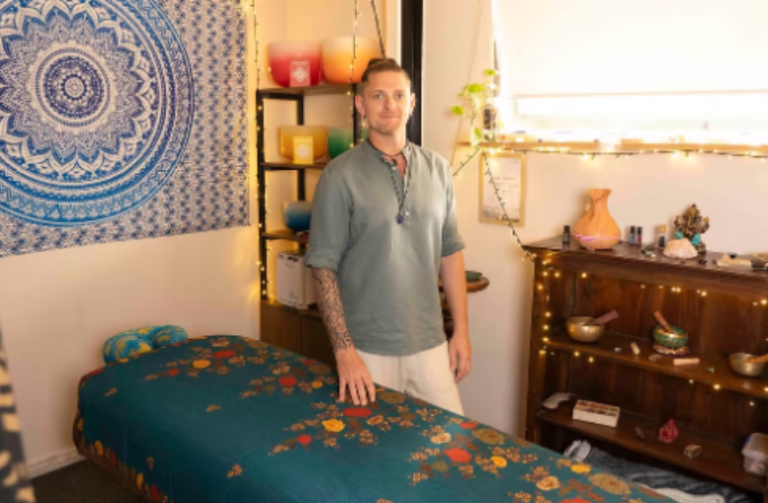 What Is Traditional Hawaiian Massage? Understanding Lomi Lomi Kahuna Massage What Is Traditional Hawaiian Massage? Understanding Lomi Lomi Kahuna Massage